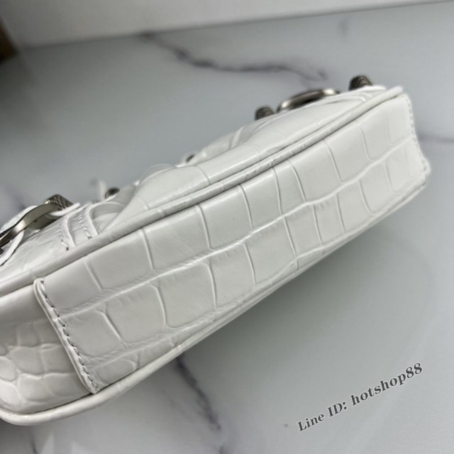 Balenciaga專櫃爆款Le Cagole單肩斜挎包機車包 巴黎世家迷你鱷魚紋白色銀扣半月牙腋下包 fyj1174